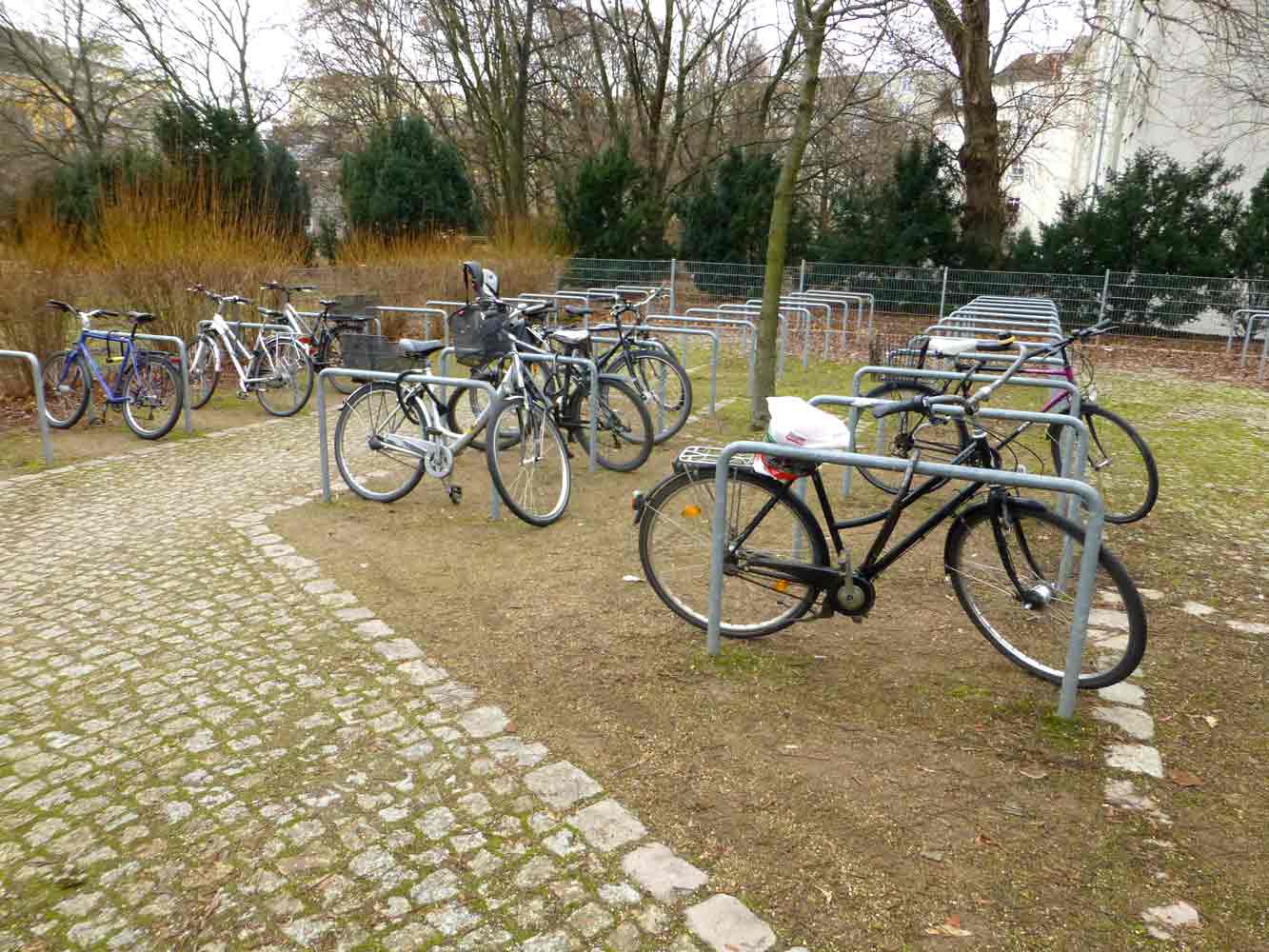 Fahrradstellplatz - befestigt aber nicht versiegelt