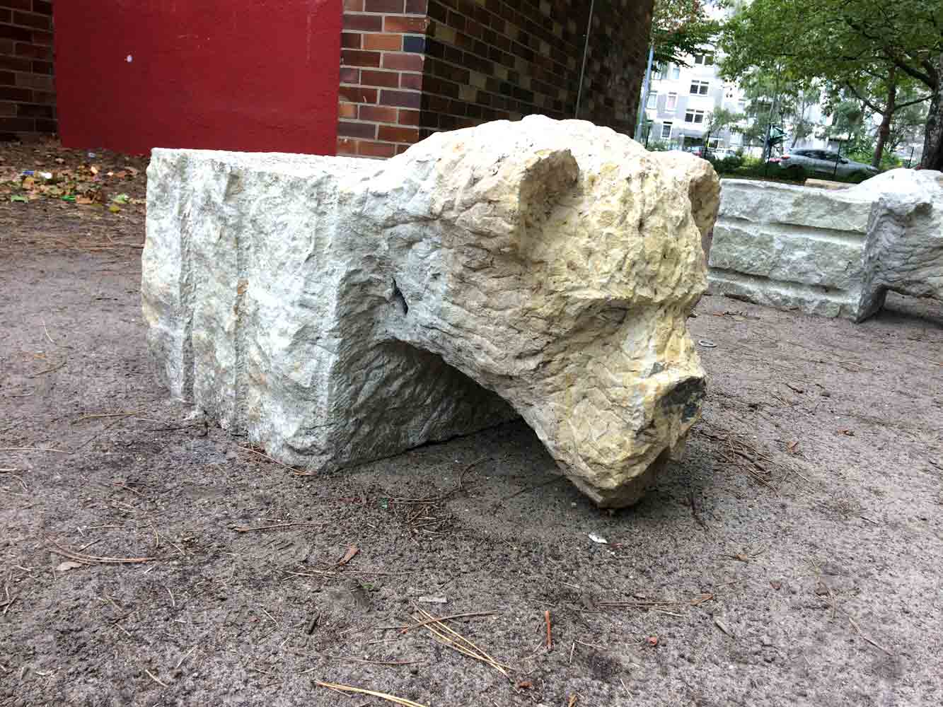 Steinsklulptur Bär