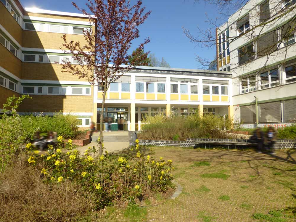 Schulhof Martin-Buber-Oberschule